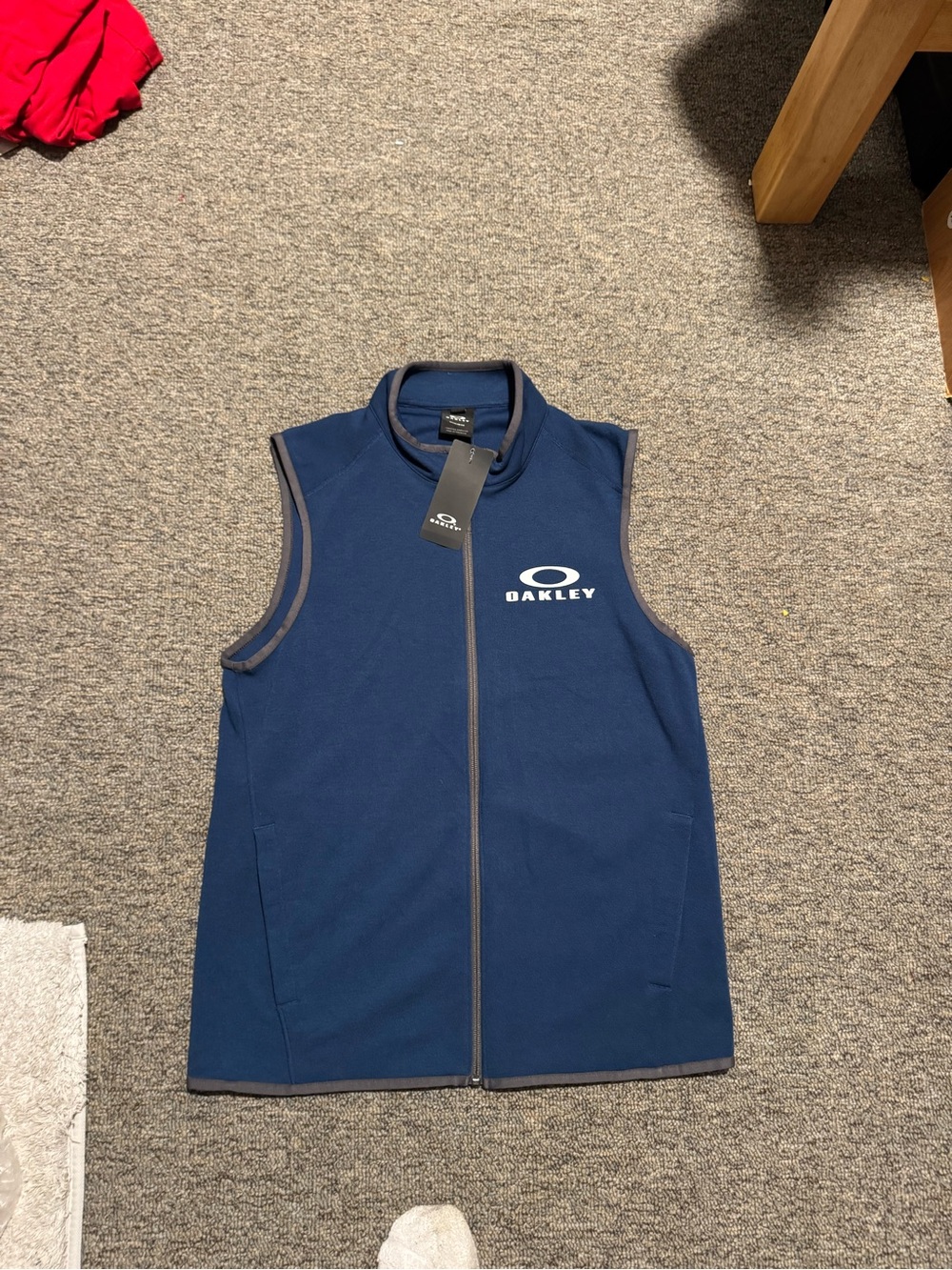 Oakley NWT Men’s Navy Sleeveless Fleece Vest Size S
